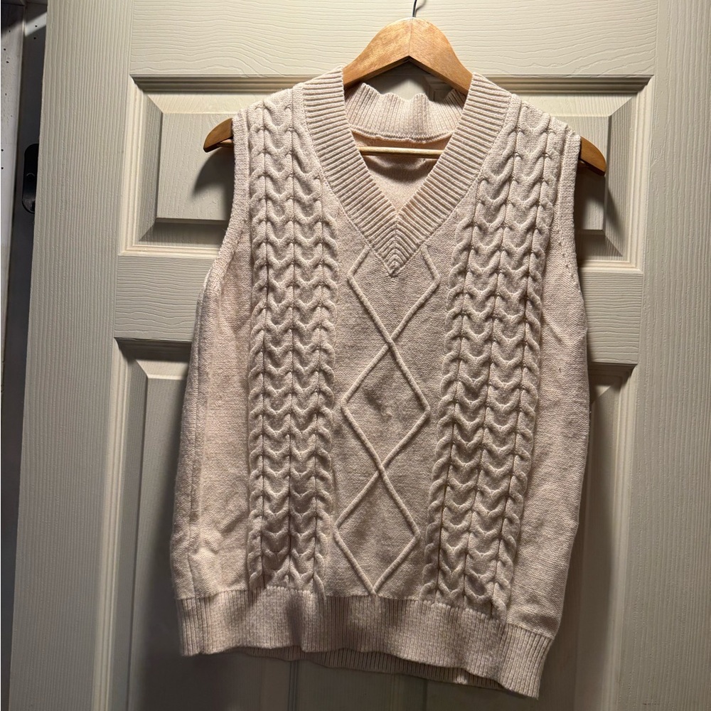 Women’s V-Neck Cable Knit Sweater Vest